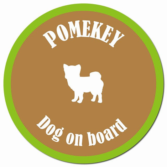 カラフル Dog on board ポメキー ブラウン&グリーン マグネット 車用 直径13cm 丸型 カーマグネット