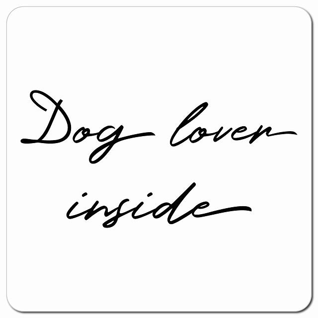Dog lover inside 犬好きが乗ってます ホワイト シンプル 筆記体 車用 マグネット 13x13cm 正方形 カーマグネット 表示プレート