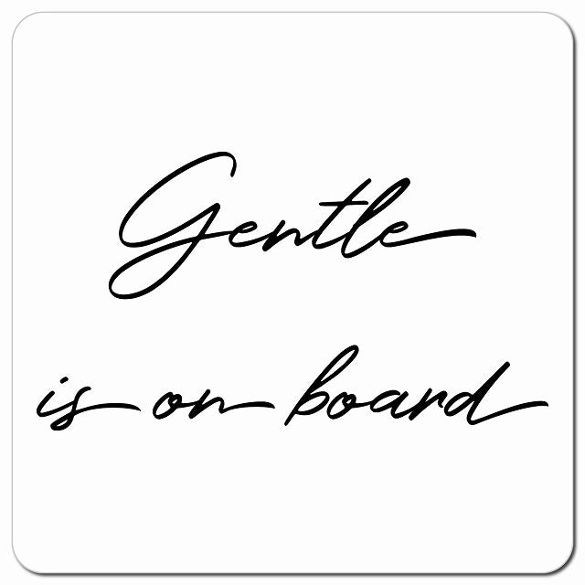 Gentle is on board 優しい人が乗っています ホワイト シンプル 筆記体 車用 マグネット 13x13cm 正方形 カーマグネット 表示プレート