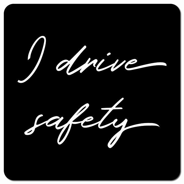 I drive safety 私は安全運転をします ブラック シンプル 筆記体 車用 マグネット 13x13cm 正方形 カーマグネット 表示プレート